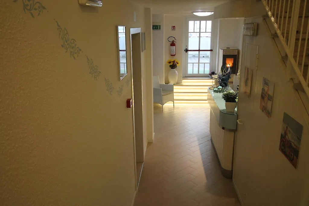 Hotel Belvedere Spiaggia Rimini 3*,