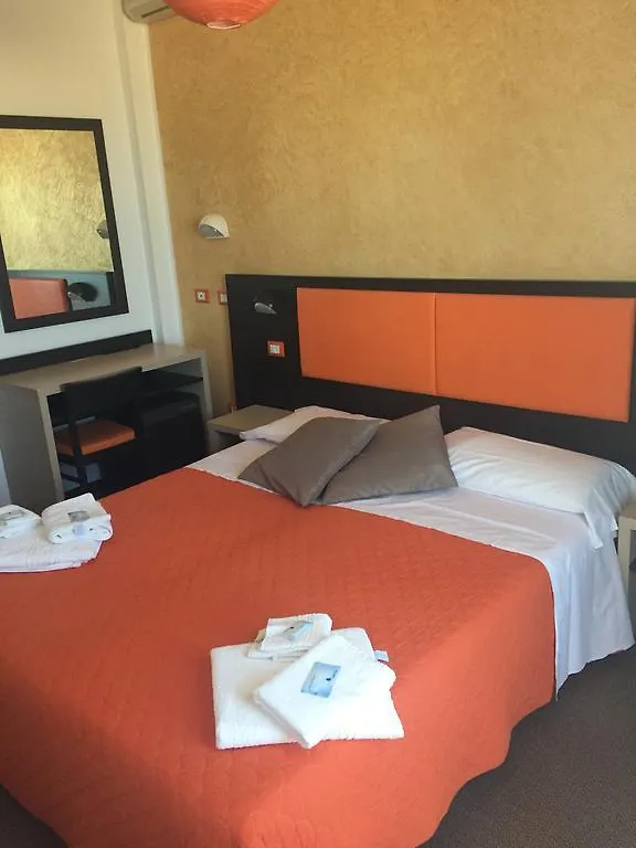 Hotel Belvedere Spiaggia Rimini 3*,